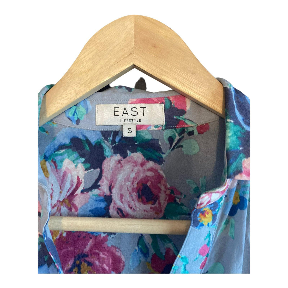 East Silk Short Sleeved Light Blue Floral Blouse UK Size Small - Ava & Iva