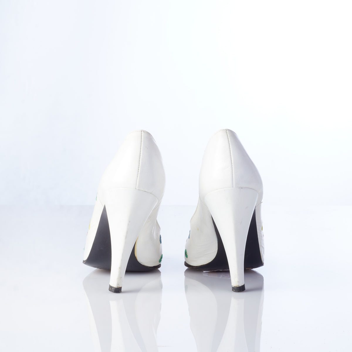 Charles Jourdan Vintage Cream Peep Toe Heels Size 4?