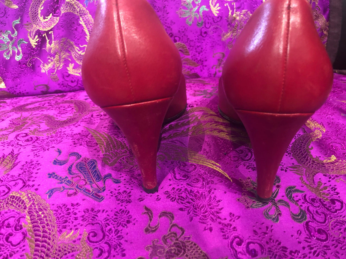 Burberry red suede & leather court shoes. Size 37 - Ava & Iva