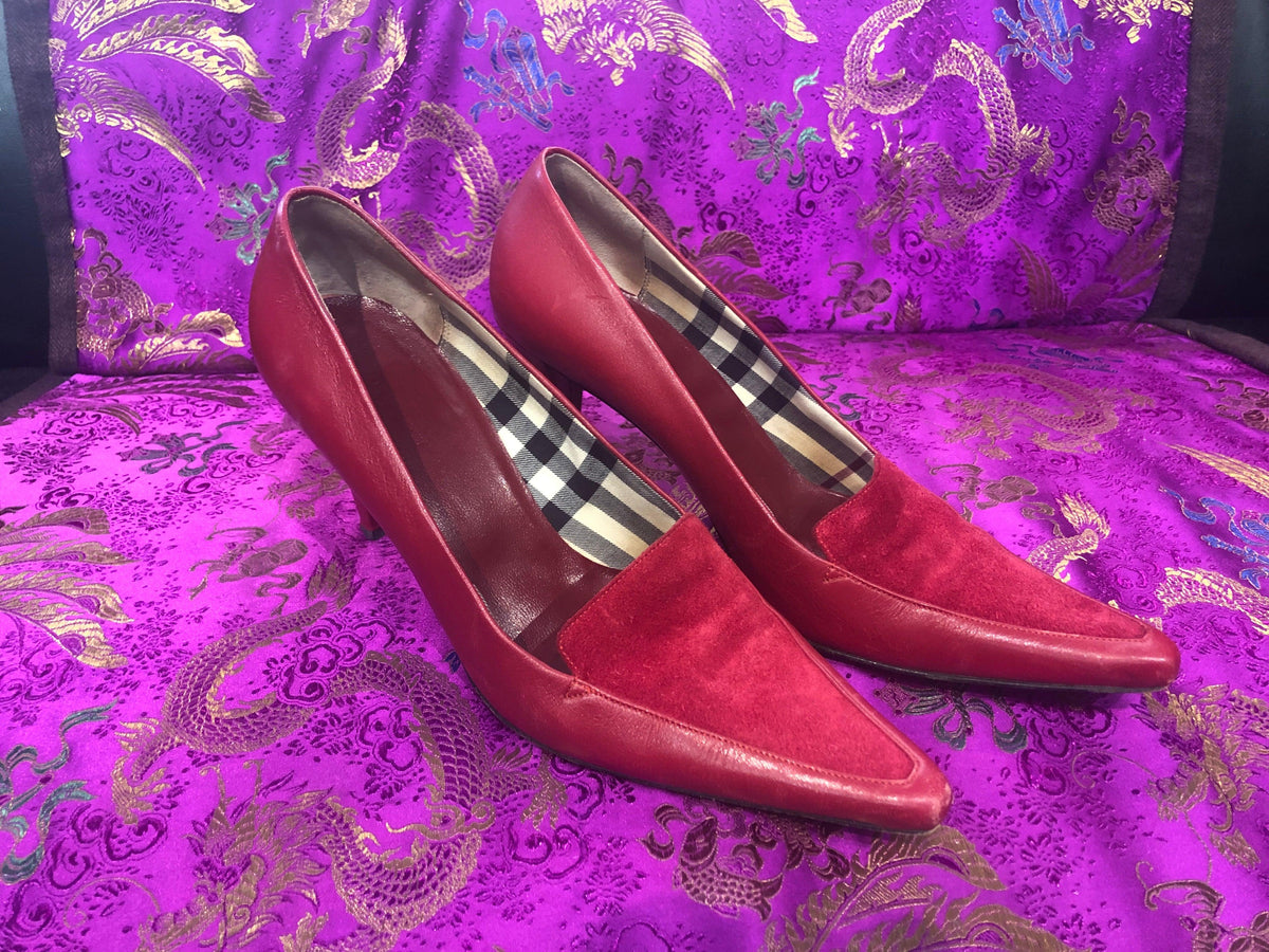Burberry red suede & leather court shoes. Size 37 - Ava & Iva