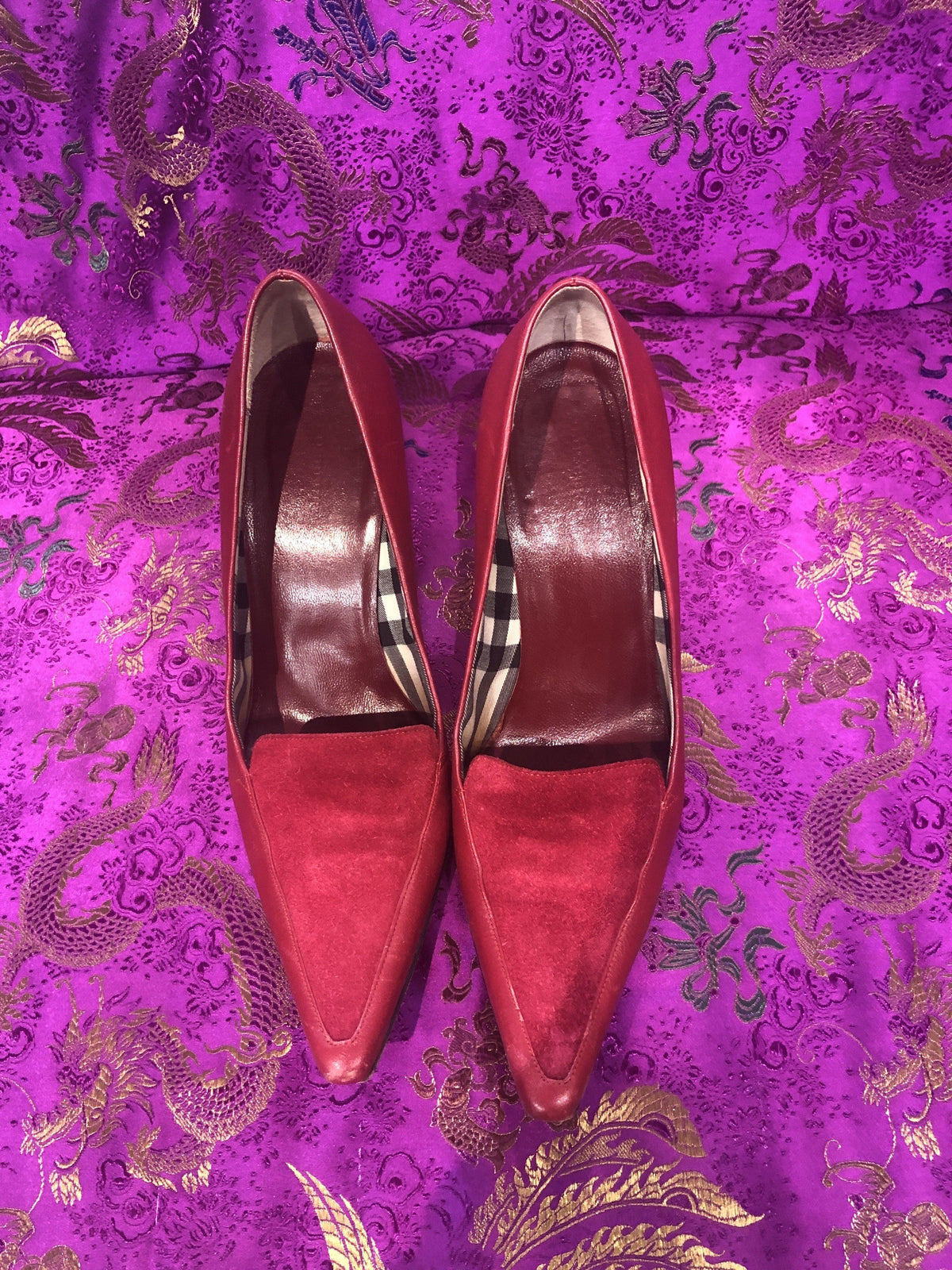 Burberry red suede & leather court shoes. Size 37 - Ava & Iva