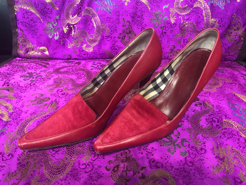 Burberry red suede & leather court shoes. Size 37 - Ava & Iva
