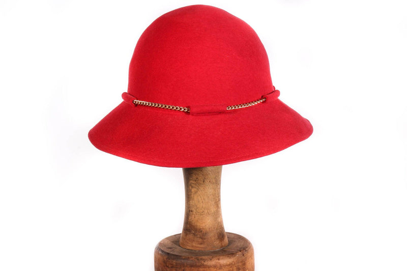 Kangol red hat with gold chain
