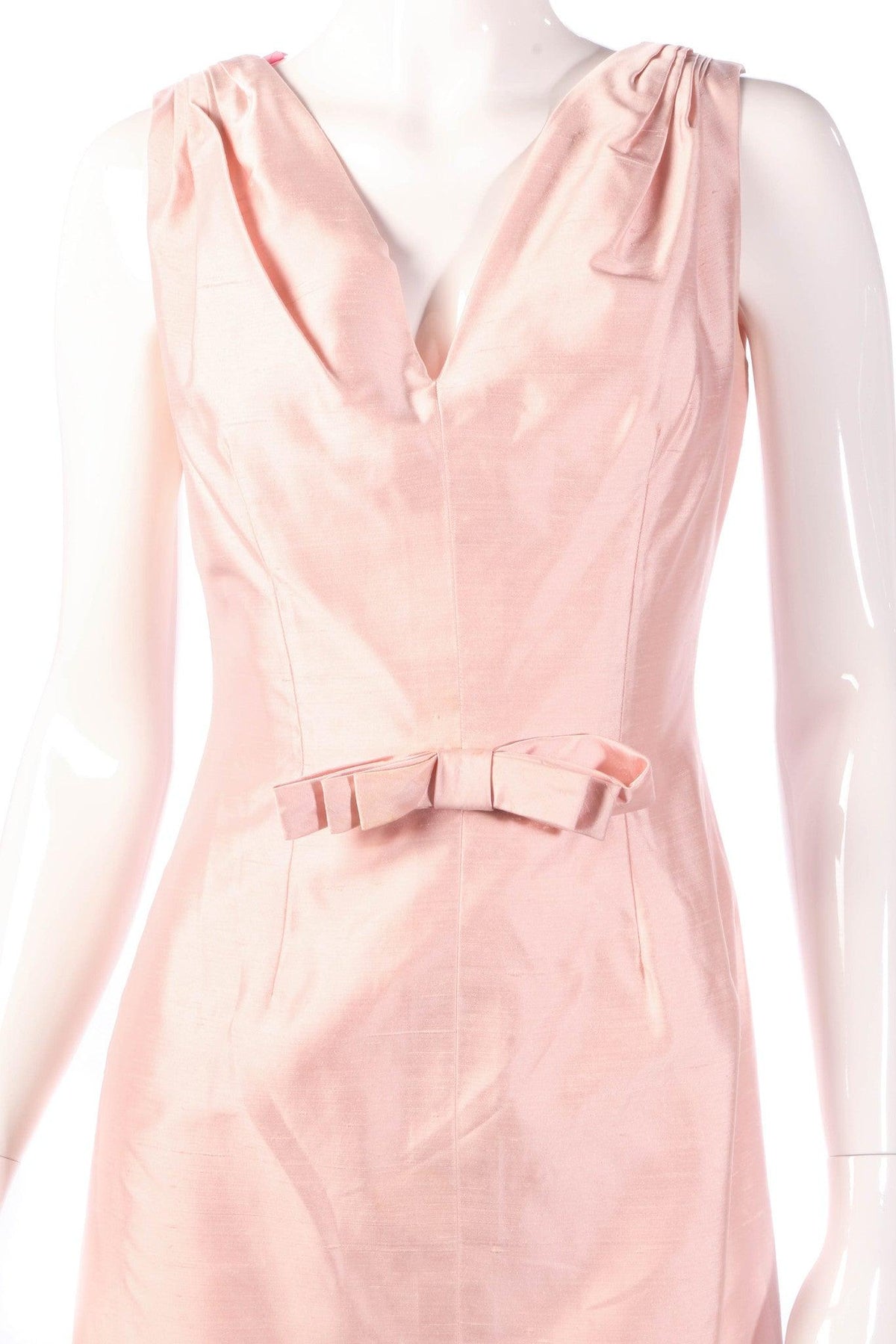 Light pink coktail dress detail