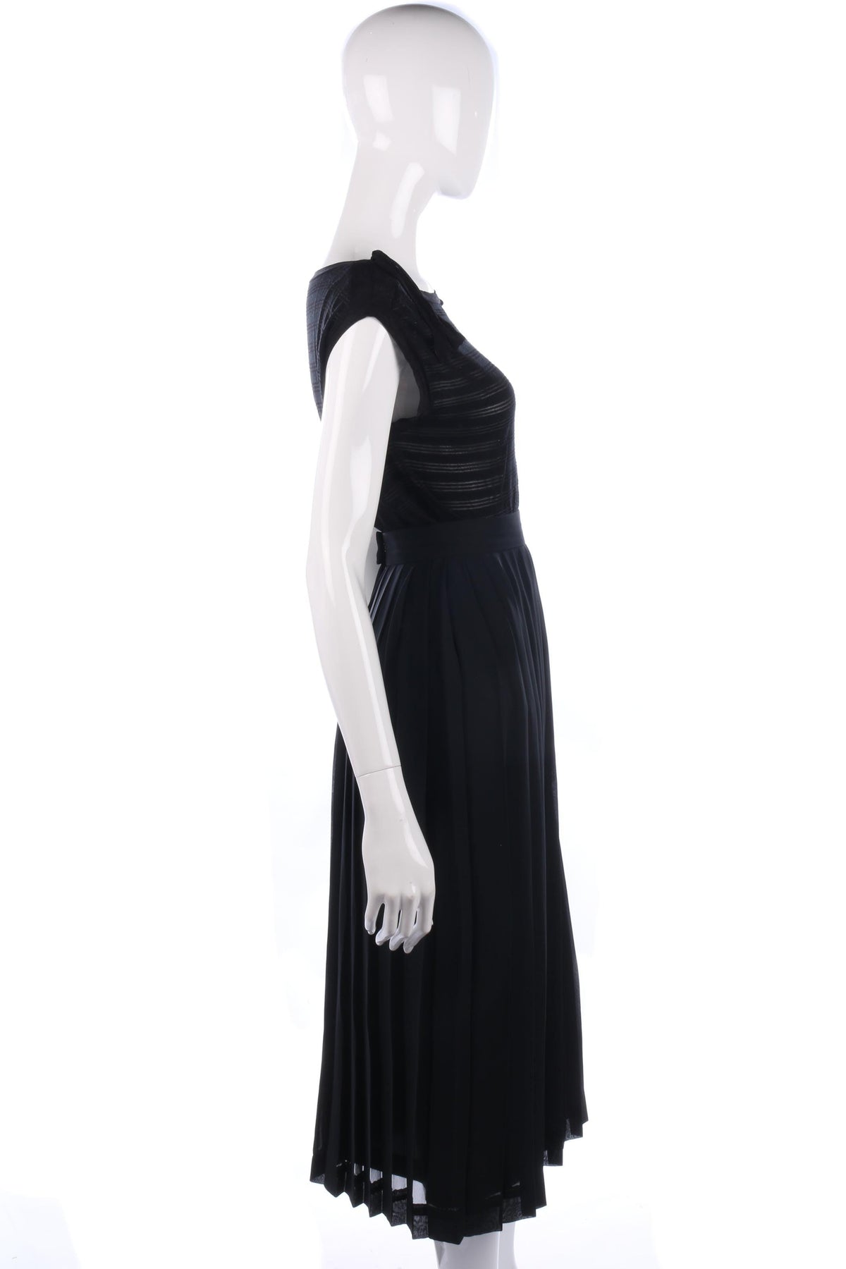 Lovely black pleated skirt size 12 - Ava & Iva