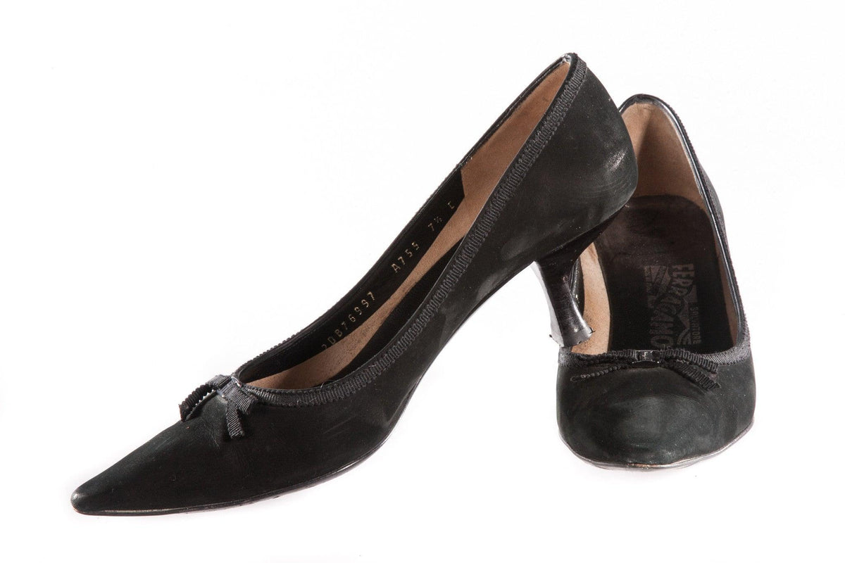 Black kitten heeled pointed shoes