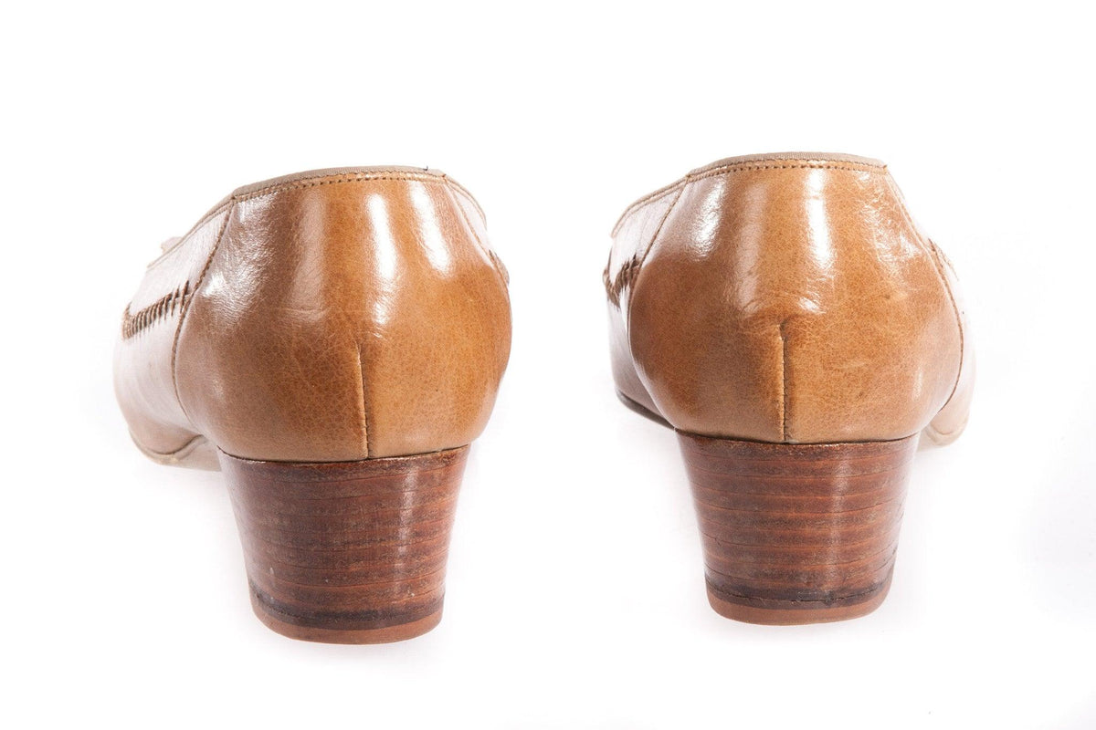 Light brown shoes with tassel detail back