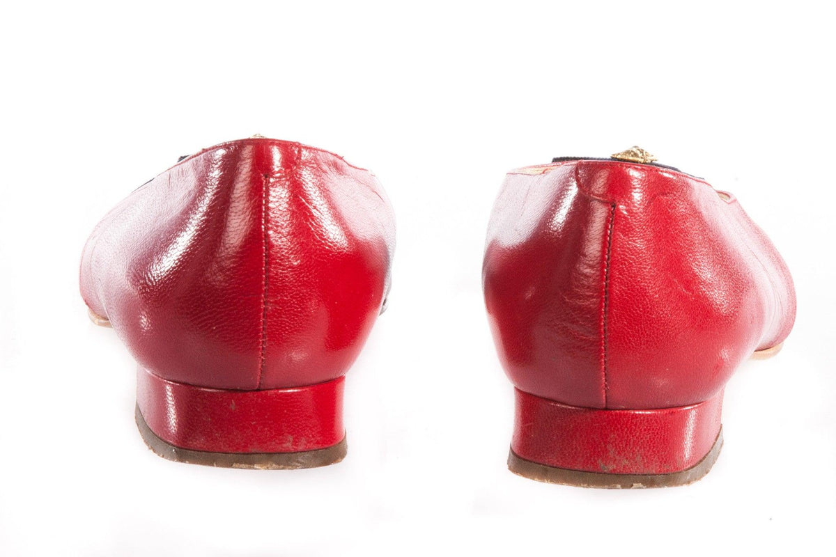 Red patent leather shoes with blue ribbon detail back