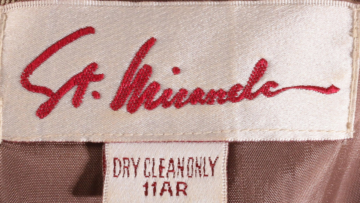 Grey suit with one button  label