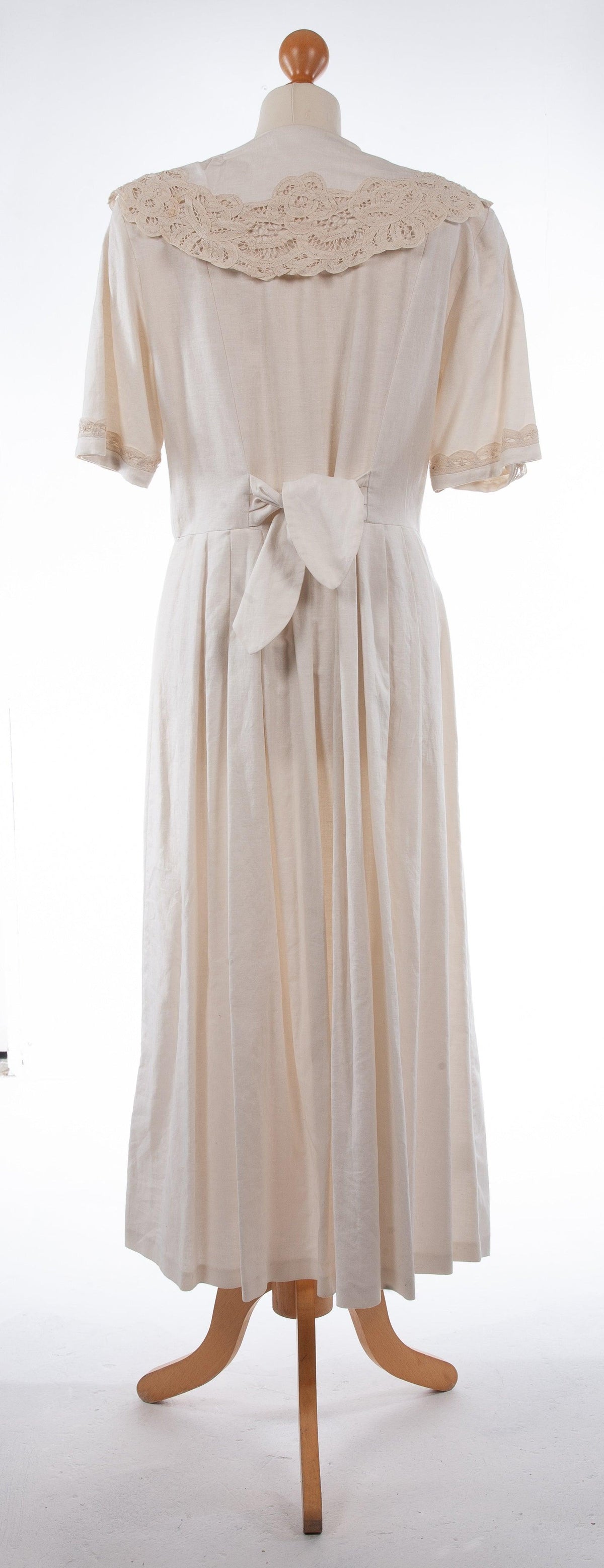 Laura Ashley Cream Linen and Cotton Summer Dress With Lace Collar UK 14 - Ava & Iva