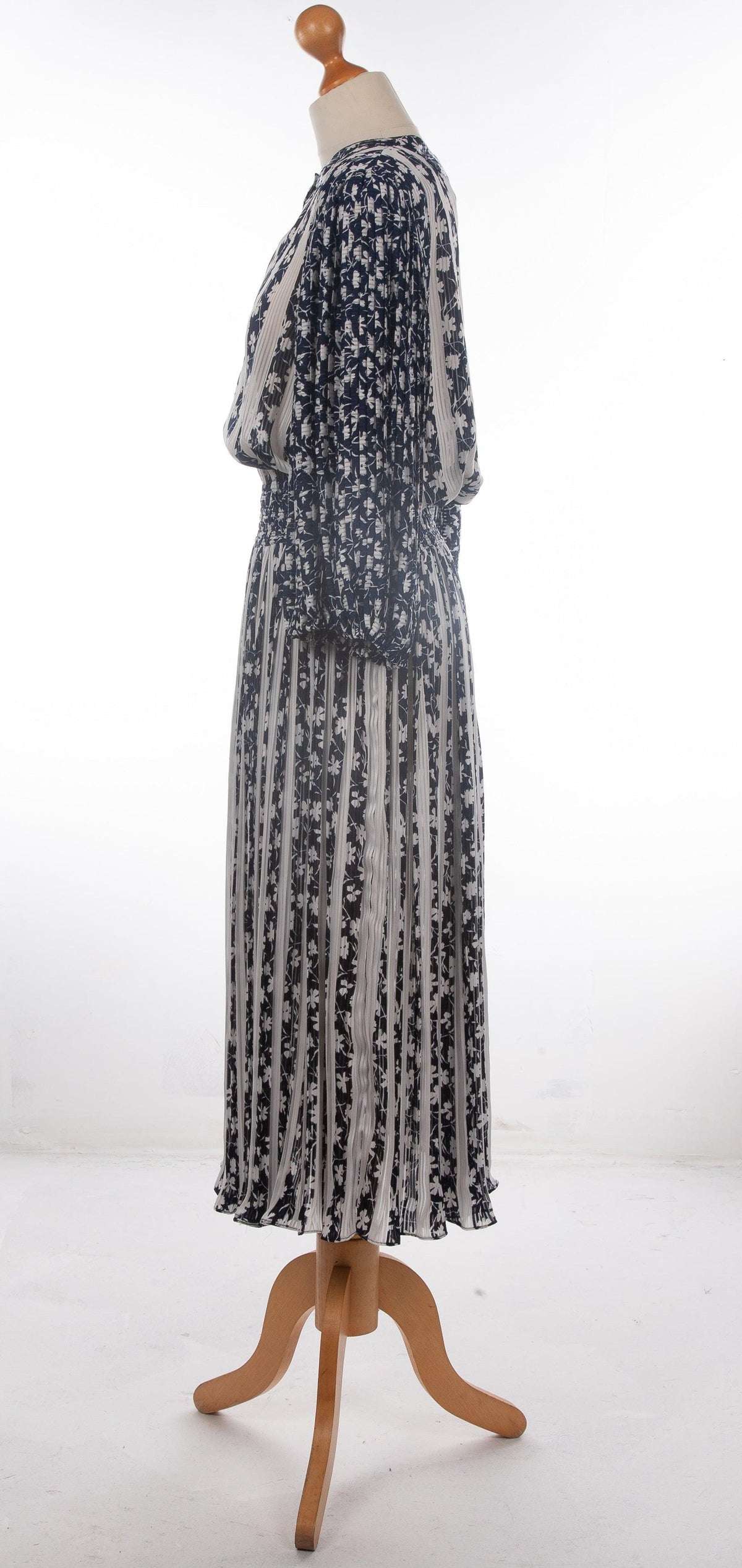 Janan Studio Maxi Dress with Pleats and Puff Sleeves Nay Blue and White Floral UK 12/14 - Ava & Iva