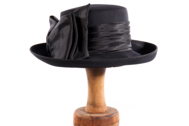 Whiteley black hat with bow detail 