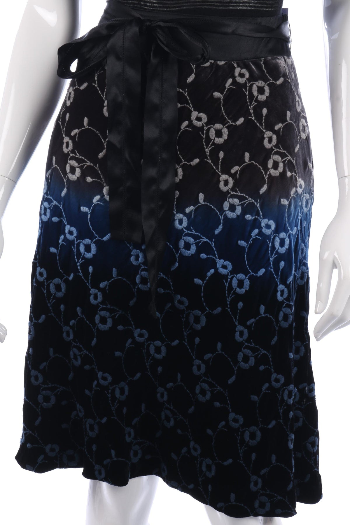 Whistles ombre embroidered skirt size 10 - Ava & Iva