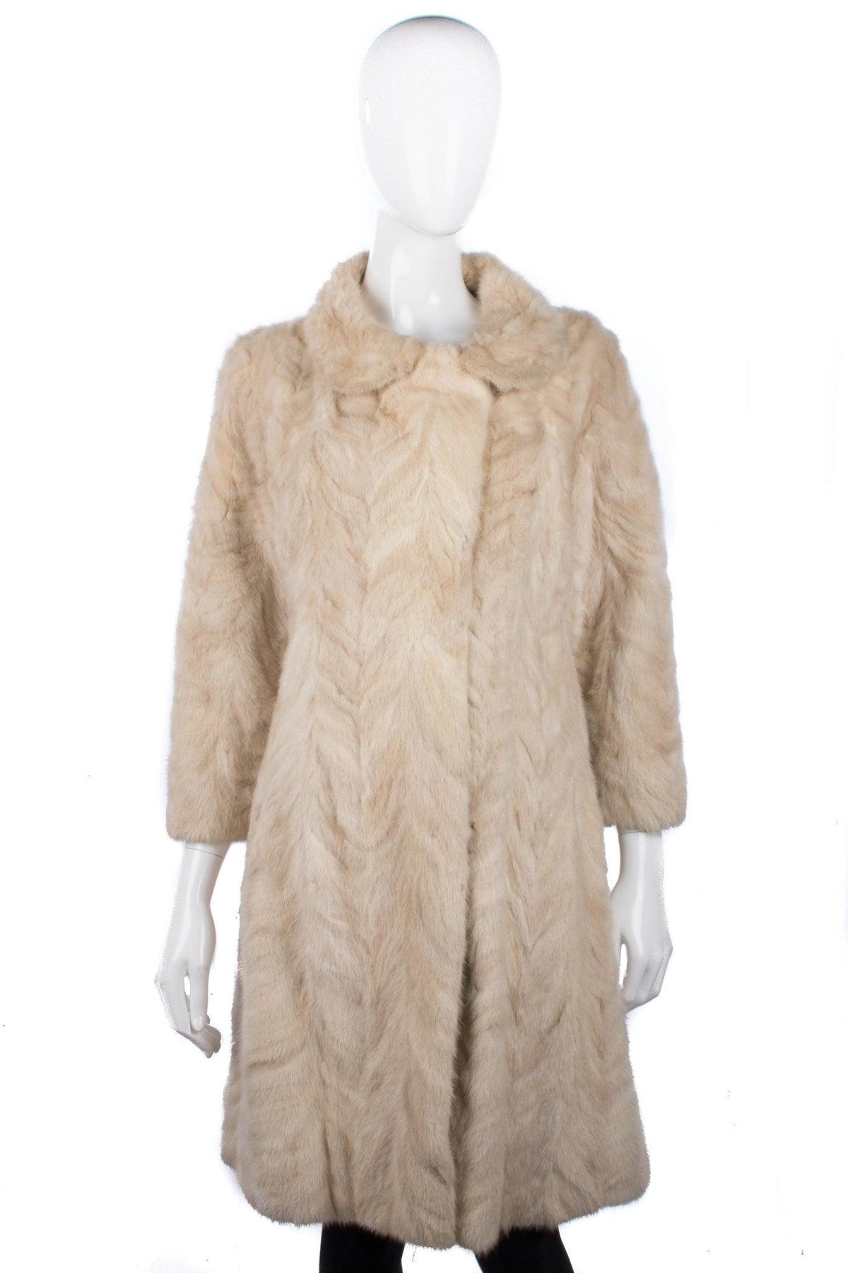 Beautiful vintage cream fur coat - Ava & Iva