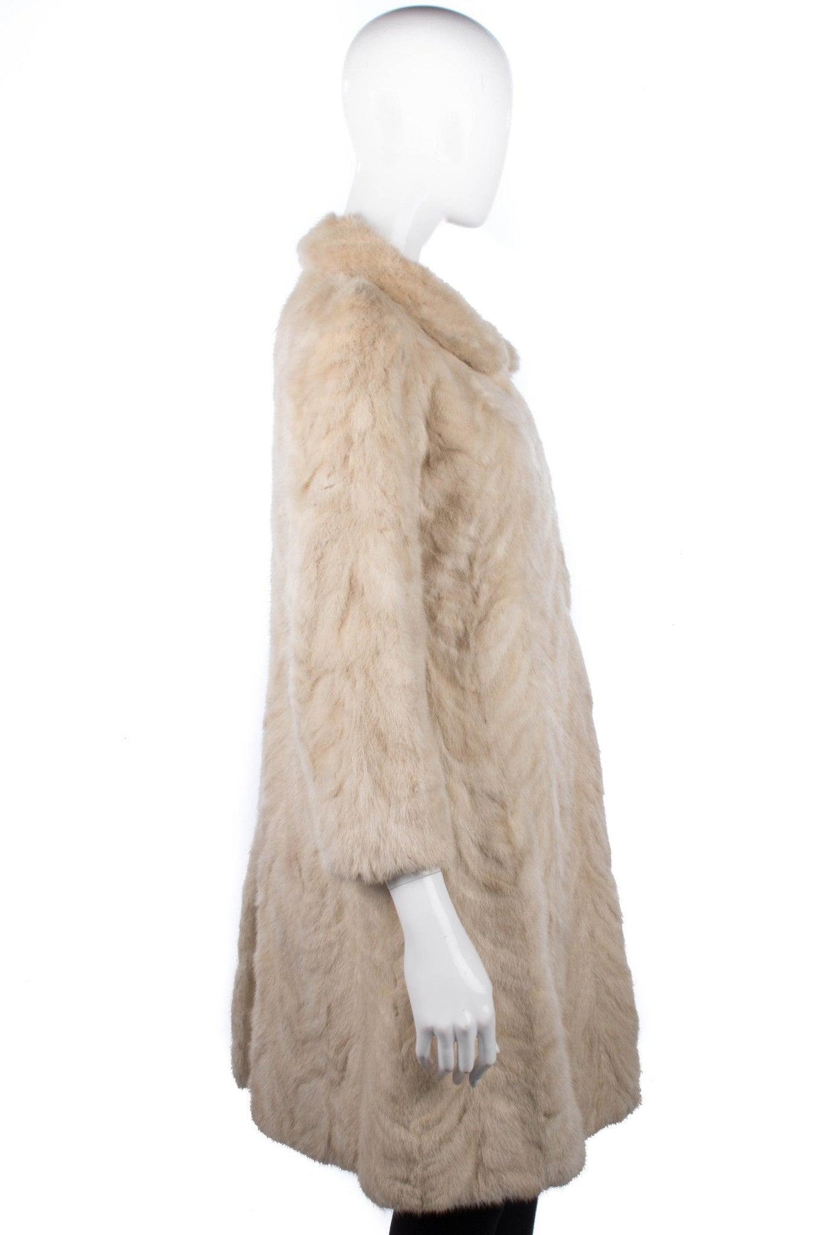 Beautiful vintage cream fur coat - Ava & Iva
