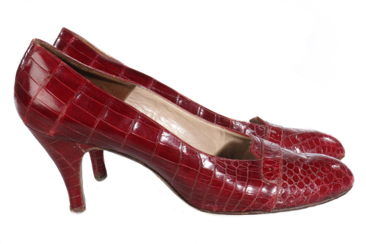 Pavne red heels side