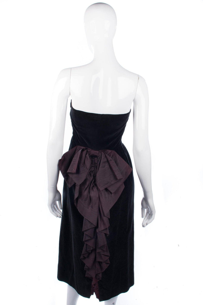 Fabulous Vintage Black Velvet Cocktail Dress with Silk Bow UK Size 6/8 - Ava & Iva