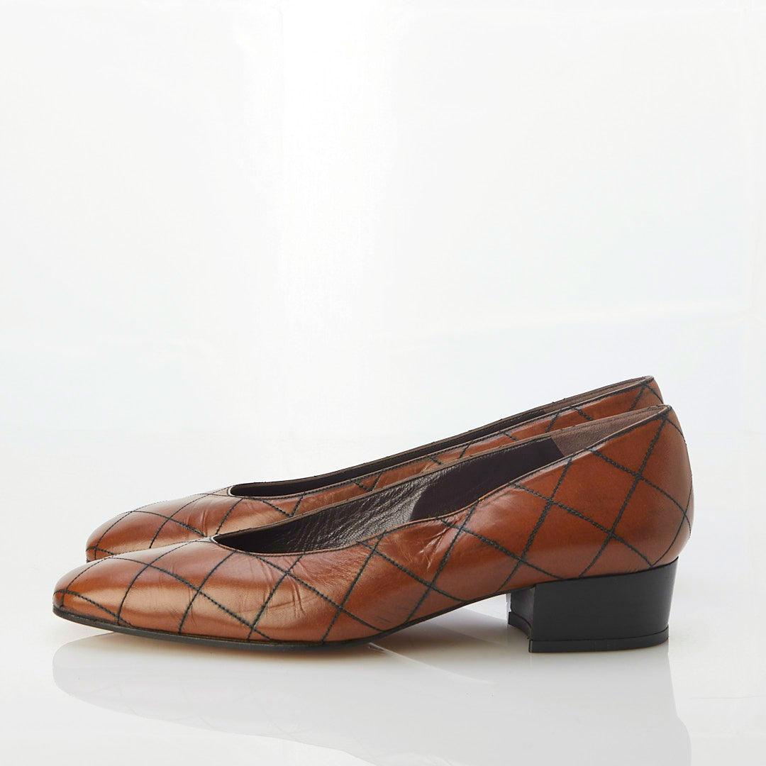 Magrit Vintage Leather Tan Shoe Cross Stiched UK Size 3.5. - Ava & Iva