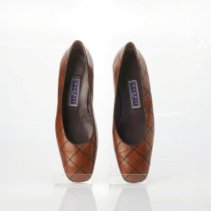 Magrit Vintage Leather Tan Shoe Cross Stiched UK Size 3.5. - Ava & Iva